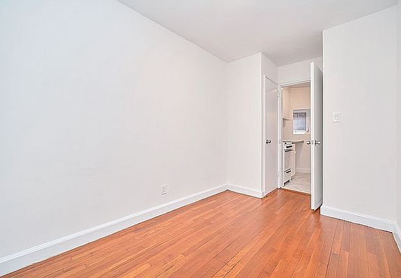 4th image of 353 W 44th St APT 3e