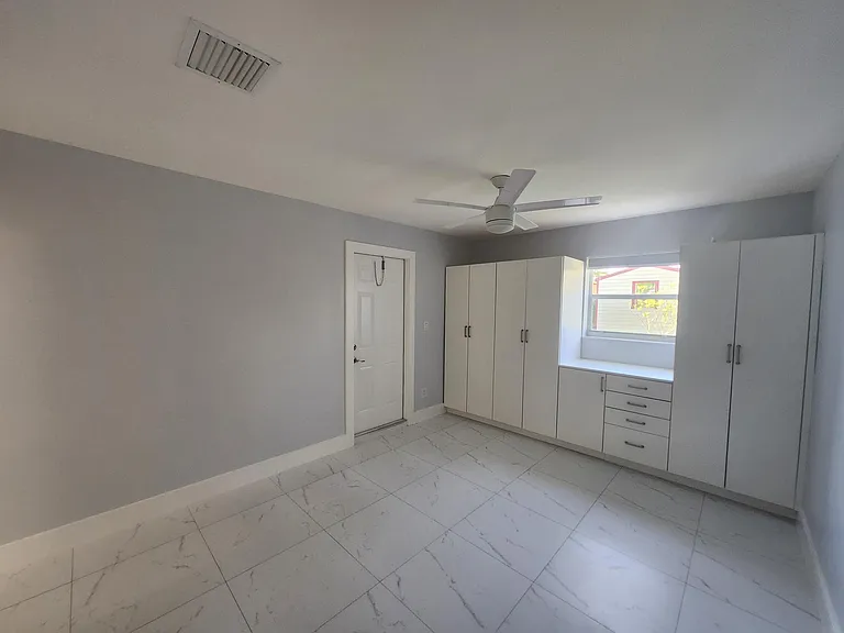 511 N 60th Way E #EAST — Photo 9