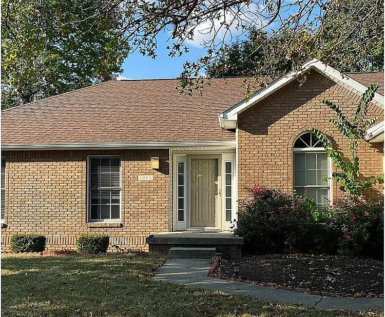 2064 Fairfax Dr photo 1
