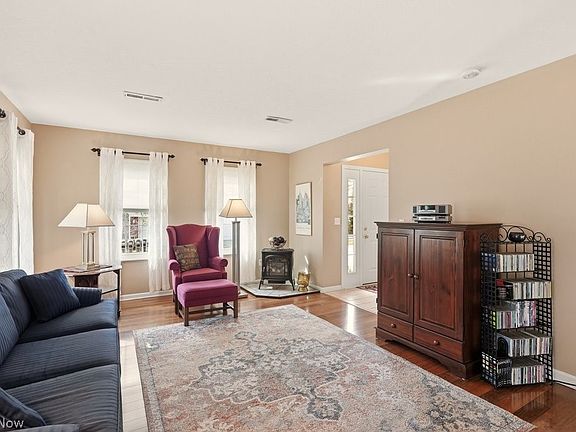 5th image of 8613 Larkspur Ln