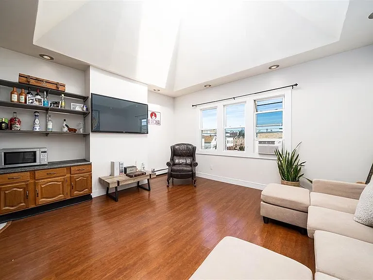 55 Bowers St #3 — Photo 7
