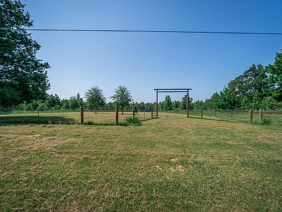 3rd image of 235 Jim Davis Ln