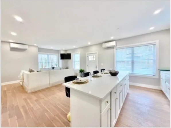 20 Broad St #5, Medway, MA 02053