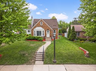 1588 Hillcrest Ave, Saint Paul, MN 55116