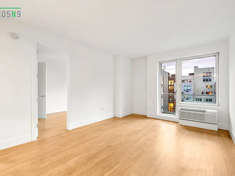 205 N 9th St #5L — Photo 4