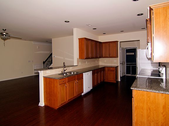 Eat-in Kitchen