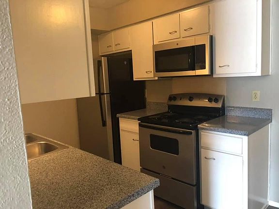 3rd image of 2066 Royal Ln APT 2273