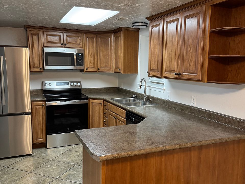 Kitchen - featuring costume cabinets with ample storage * All new Appliances *