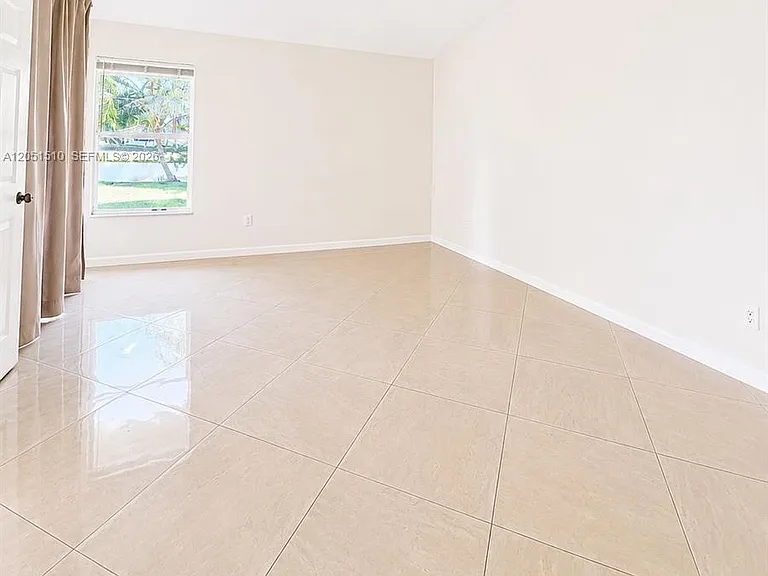 12686 Westhampton Cir #12686 — Photo 8