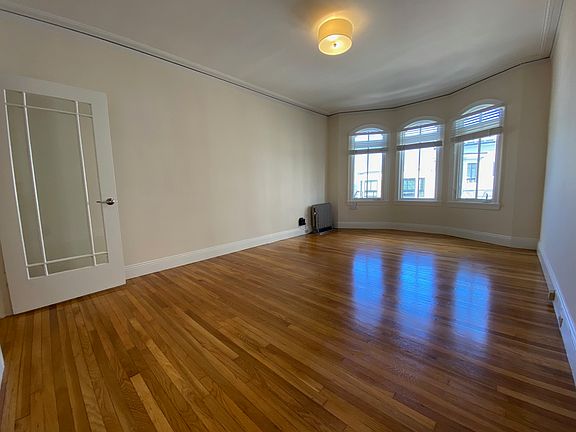 3rd image of 1539 Greenwich St #9