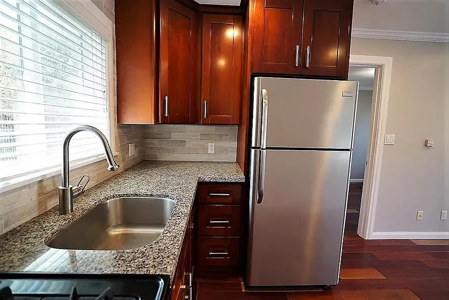 1760 Franklin St — Photo 3
