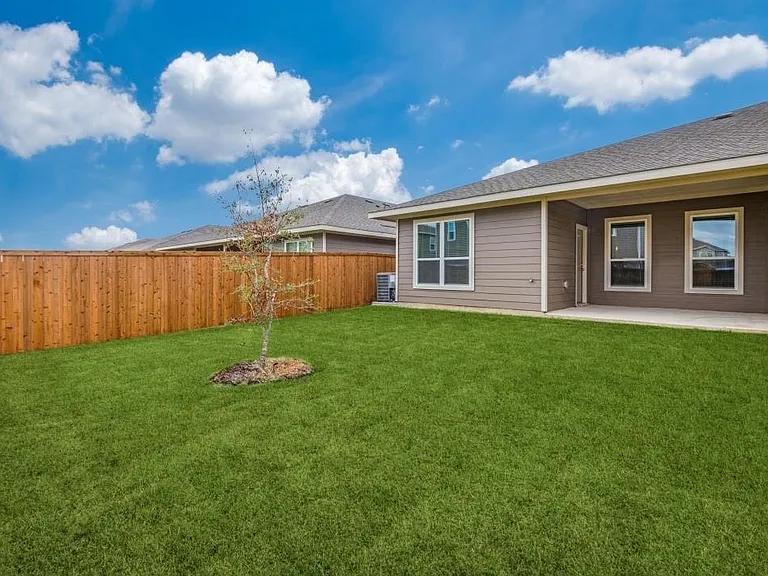 644 Blackland Dr — Photo 12