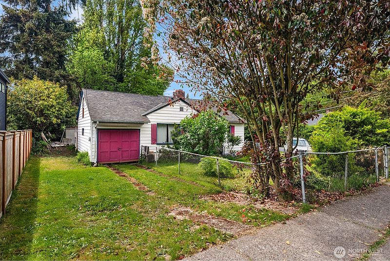 5th image of 8315 Ravenna Avenue NE
