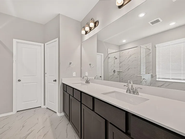 410 Mercury Sky Rd — Photo 36