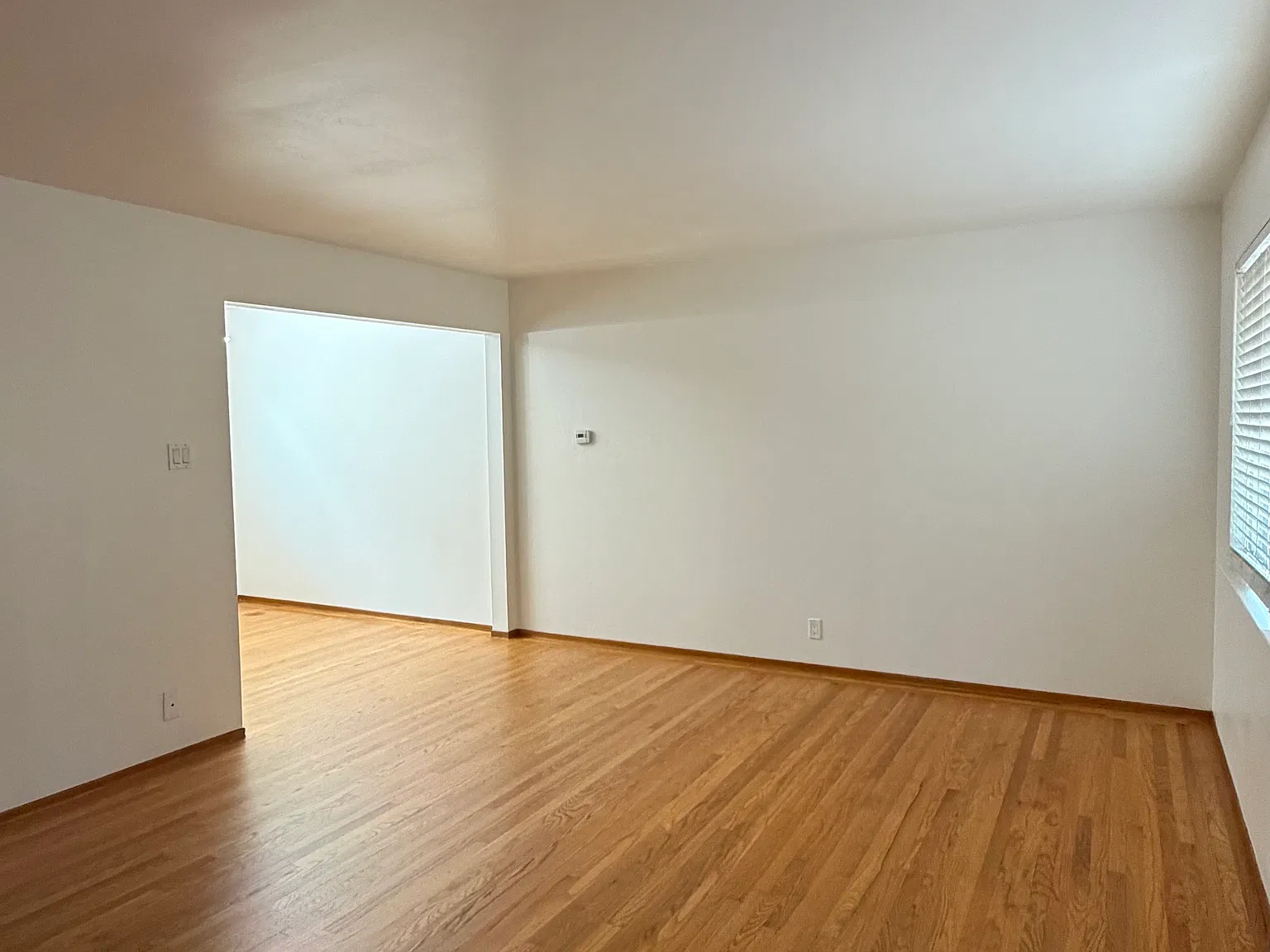 2 bed, 900 sqft, $3,200 — Photo 3
