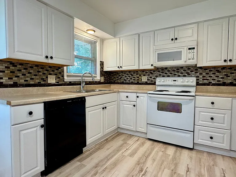 6617 Garnett Dr — Photo 5