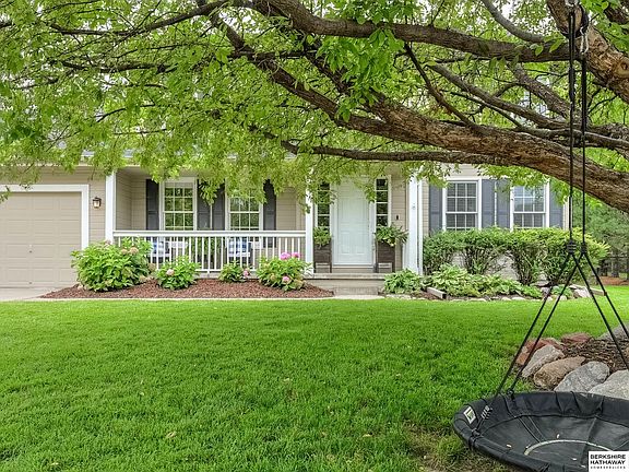 4th image of 9823 Henry Cir
