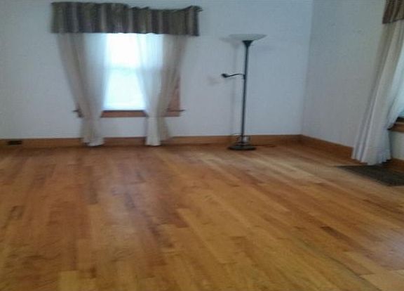 5th image of 610 Church St