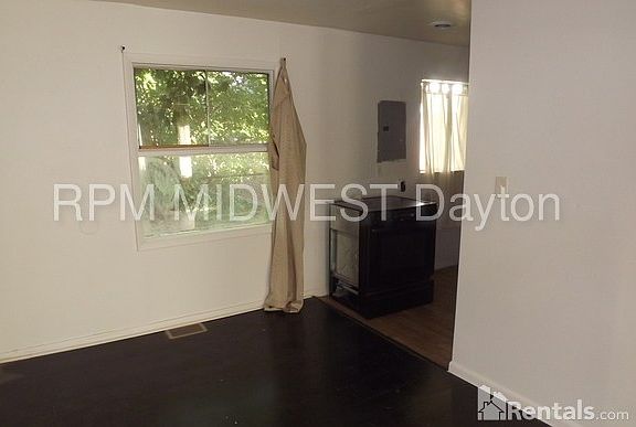 4th image of 2406 Archwood St