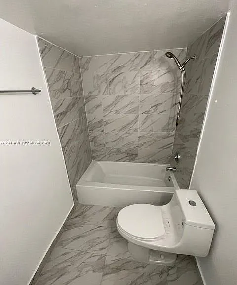 606 W 81st St #408 — Photo 7