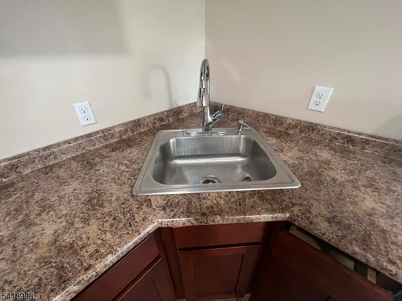 2 bed, 1.0 bath, $1,395 — Photo 3