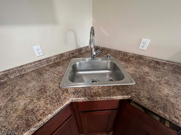 3rd image of 562 Summer St
