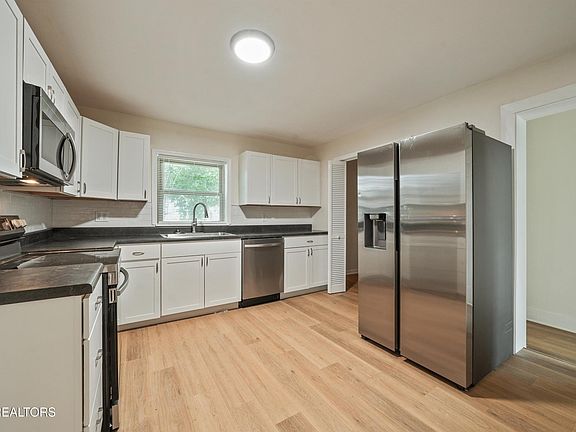 5th image of 2315 Holbrook Dr