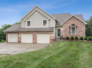 26 Village Circle Dr, Platte City, MO 64079