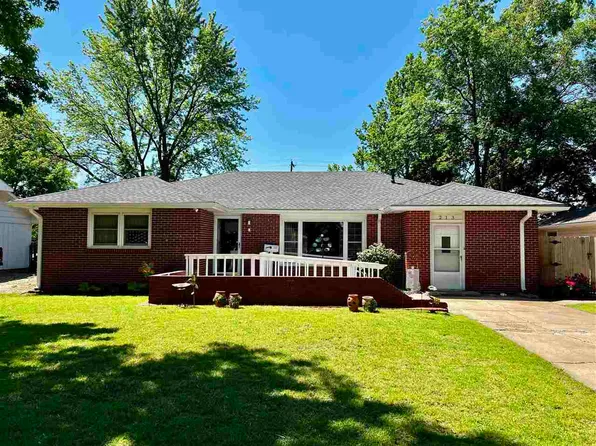 213 Fairview Ave, Blackwell, OK 74631