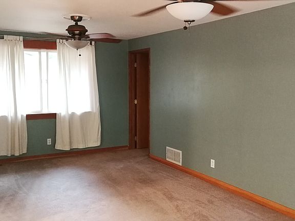 4th image of 348 NE Serpentine Pl
