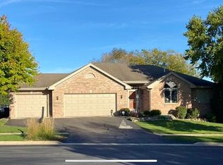 102 Trent Ln, Loves Park, IL 61111