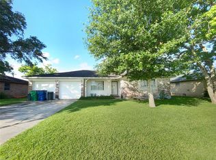 921 Southside Dr, Angleton, TX 77515