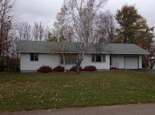 W4716 Apple Ln, Marinette, WI 54143