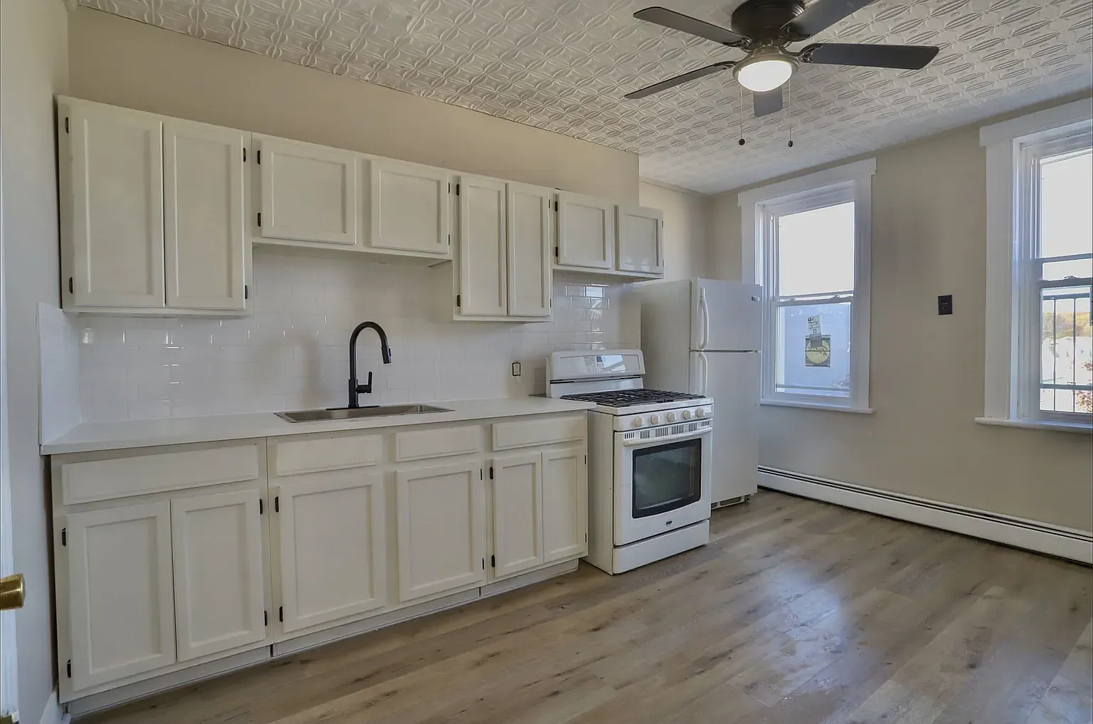 2 bed, 720 sqft, $1,900 — Photo 4