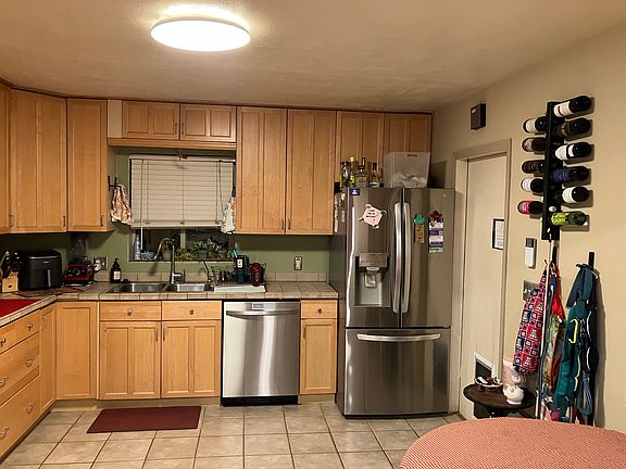 4th image of 2111 N Flores Dr