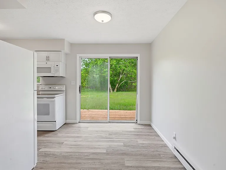 2895 Spring Hill Dr — Photo 5