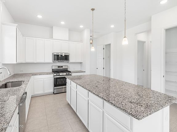 4th image of 102 MARTHA Court