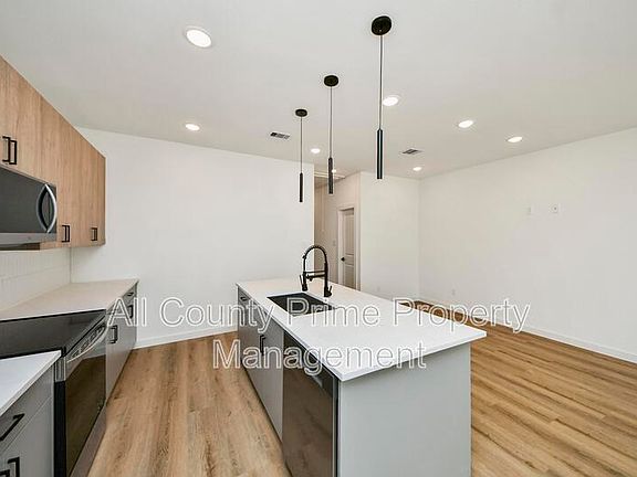 5th image of 5201 Fairchild St