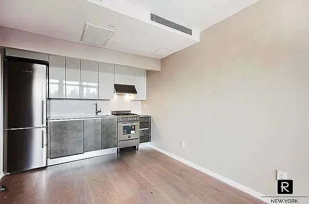 Rented by R New York | media 6