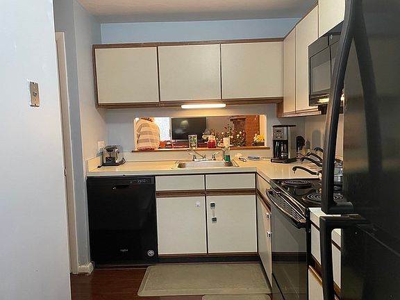 2nd image of 161 Highwood Dr Unit 161