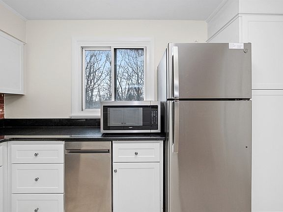 3rd image of 25 Lionel Ave APT E