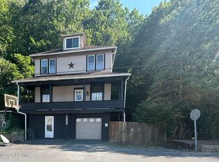 1454 W Wood St, Coal Township, PA 17866