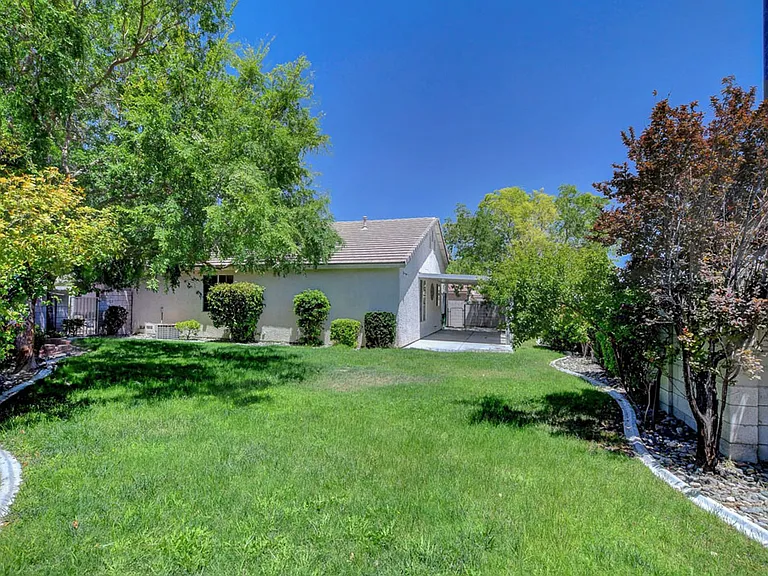 8737 Radiant Ruby Ave — Photo 37