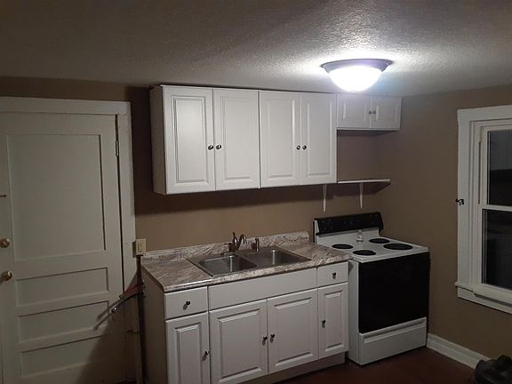 2nd image of 118 Red River St