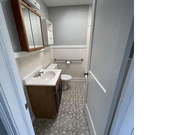 5th image of 2924 Strickland St