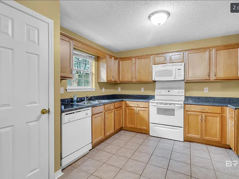 7613 Avery Ln — Photo 2