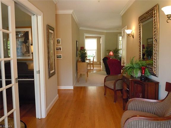 3rd image of 488 Hiatts Dr