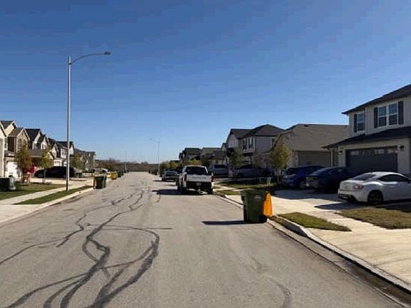 Exterior Neighborhood (street photo)