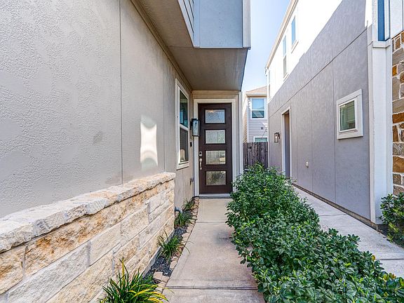 2nd image of 3209 Planters Peak Dr