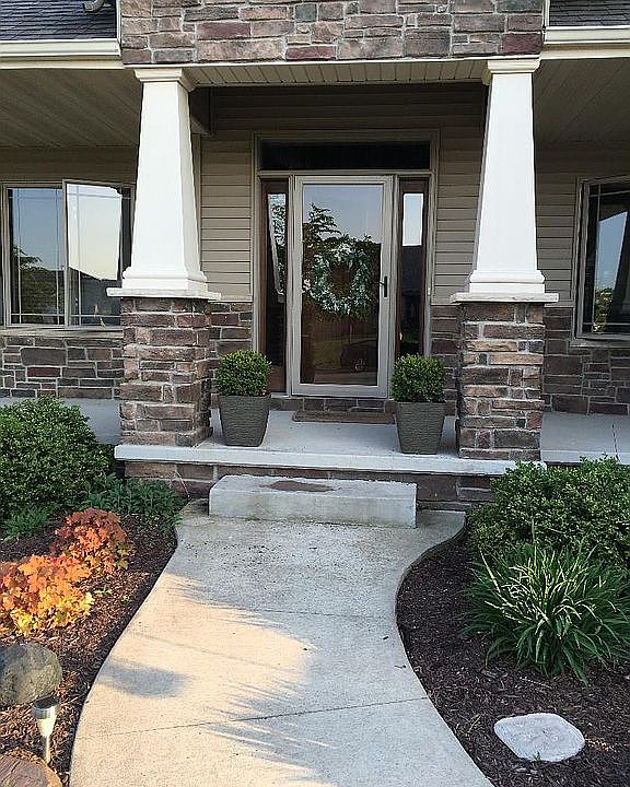 1st image of 1075 Peonies Dr